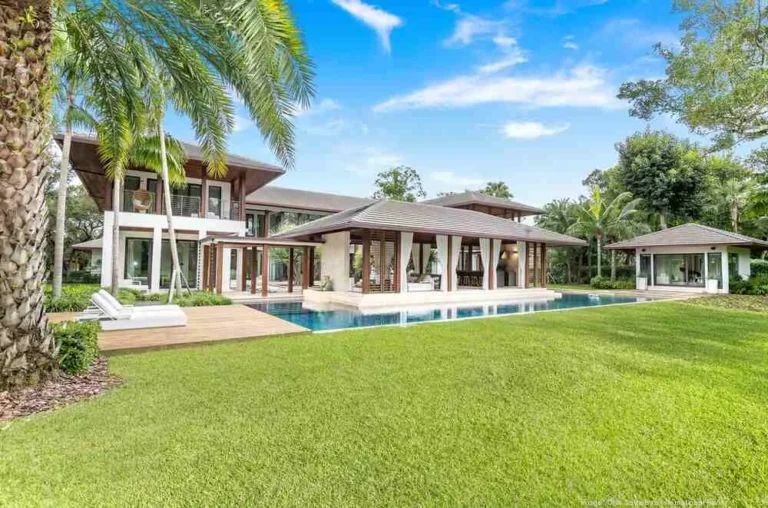 Discovering the Andre Hakkak House: A Modern Marvel in Coral Gables